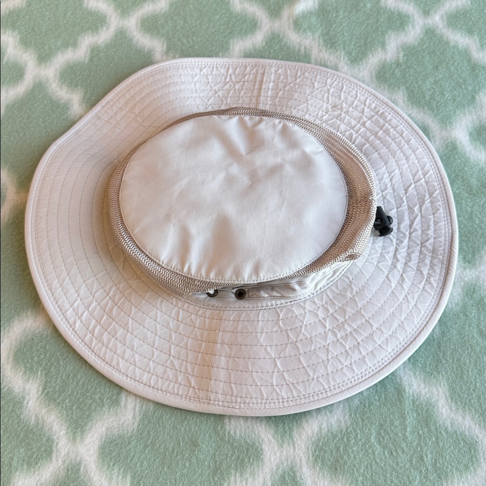 Broner light tan/putty color Quilted wide brim hat XL